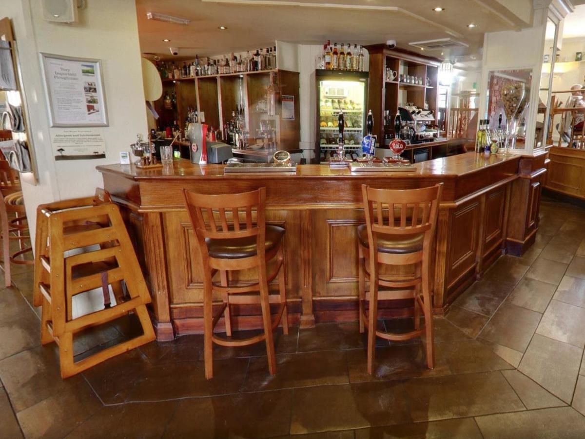 The Railway Inn Galmpton Exteriér fotografie