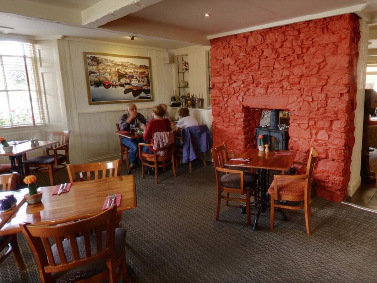 The Railway Inn Galmpton Exteriér fotografie