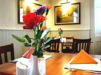 The Railway Inn Galmpton Exteriér fotografie